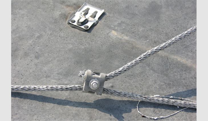 The conductor in this photo detached, but the bolted splice connector remained attached and prevented a free end from being whipped around by wind. The conductor deformed the prongs and pulled away from the conductor connector at the upper-left corner. Bolted connectors provide a more reliable connection than prong-type splice connectors.
